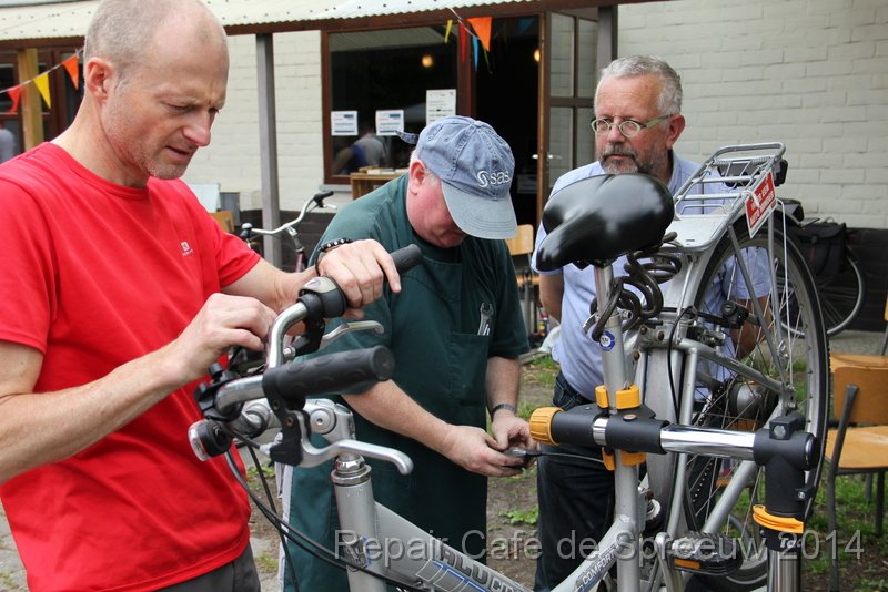 IMG_0001.JPG - vermits de afstand soms te groot was, werkte men met twee... de éne vanachter, de andere van voor