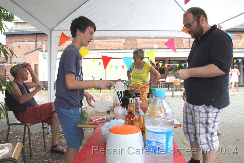 IMG_0012.JPG - zeg gij zijt goed, gij laat al het werk doen door uwen assisten!