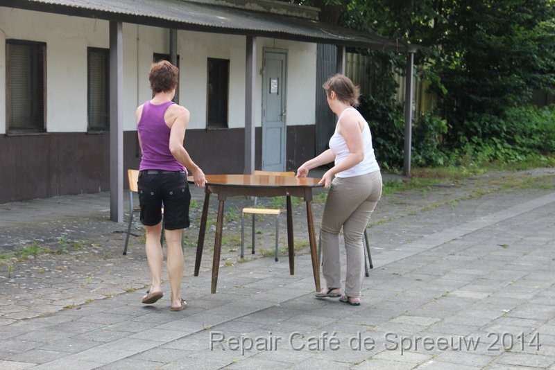 IMG_9830.JPG - die ochtend.... de moedigsten begonnen met alles op te stellen