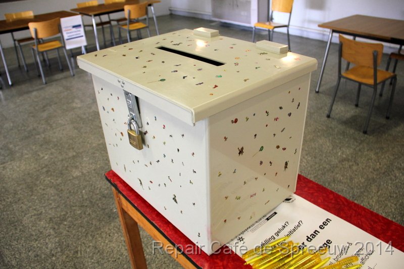 IMG_9878.JPG - oeps, de koffer van de Grote Treinroof...