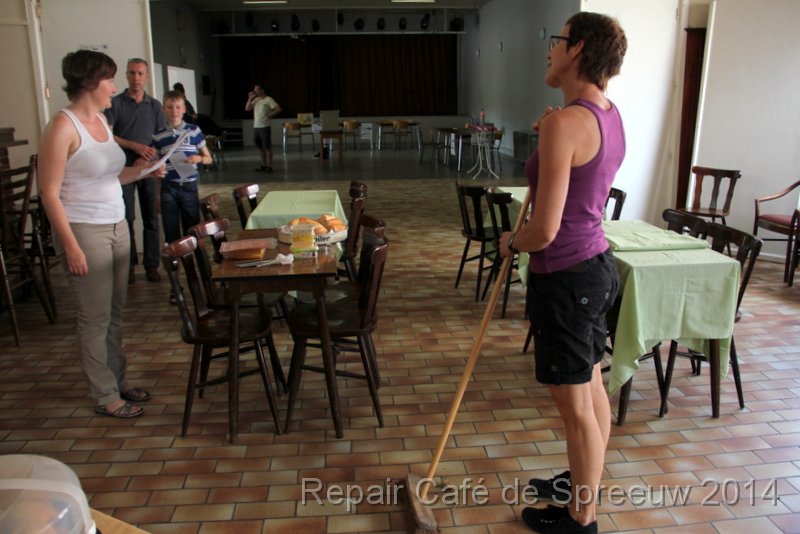 IMG_9894.JPG - voilà, een laatste overzicht van de taken... zaal opkuisen