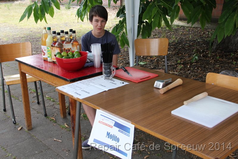 IMG_9929.JPG - alles staat gereed in de mojito stand, nu is het wachten op de klanten
