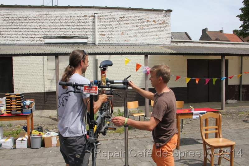 IMG_9945.JPG - samenwerkende vennootschap, de ene heffen en de andere knijpen