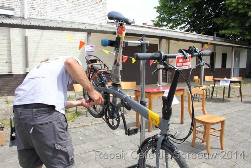 IMG_9947.JPG - gelukkig, weer ne fiets minder op de baan