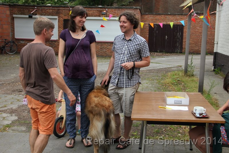 IMG_9972.JPG - ik kom eens horen of er gene kop aan mijnen hond kan gezet worden?