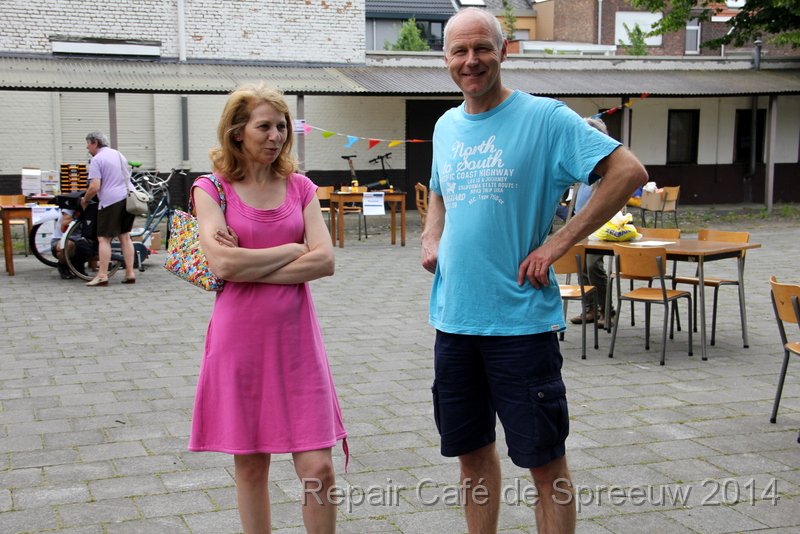 IMG_9982.JPG - onze bereidwillige helper in charmant spreeuwengezelschap