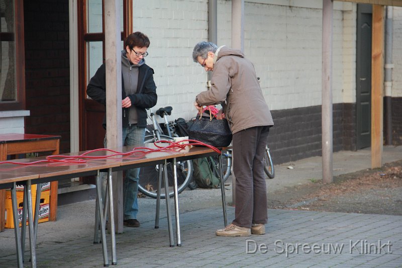 IMG_5660.JPG - en lichtslingers opgehangen