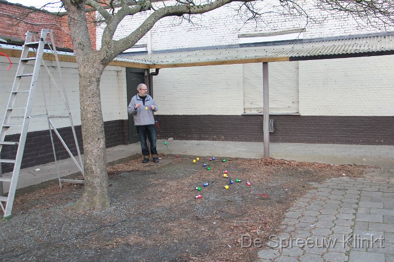 IMG_5672.JPG - waar moet die lampekes nu hangen, hé