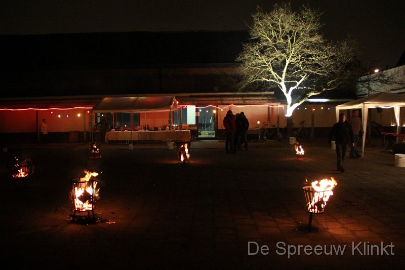 IMG_5691.JPG - en zo staat alles klaar om te klinken