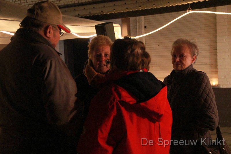 IMG_5707.JPG - ge hebt zo van de mensen met witte slingers in hun haar....