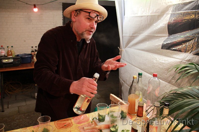 IMG_5742.JPG - hij kent alle kneepkes van het vak en legt het u allemaal uit