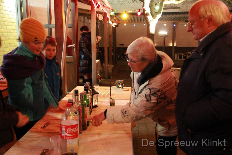 IMG_5760.JPG - ja, geef me nu maar eens van die fles....