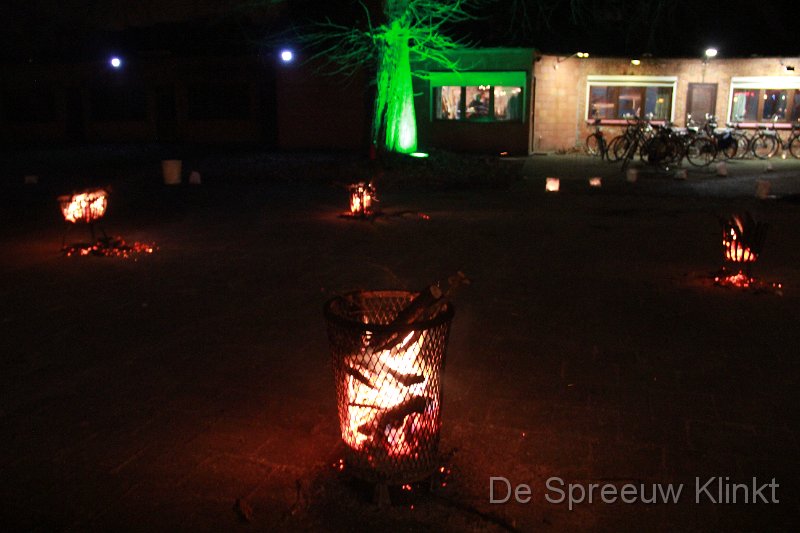 IMG_5798.JPG - het pleintje loopt stillaan leeg