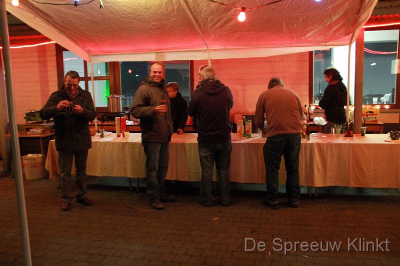 IMG_5806.JPG - verwisseling van de wacht, de barhouders werden nu de barhangers