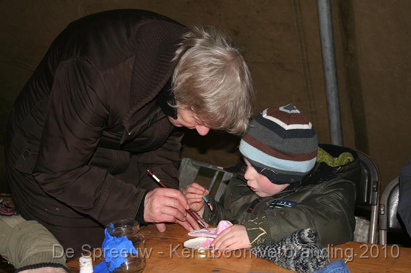 IMG_3298.JPG - ook de overgrootmoeder hielp dapper...