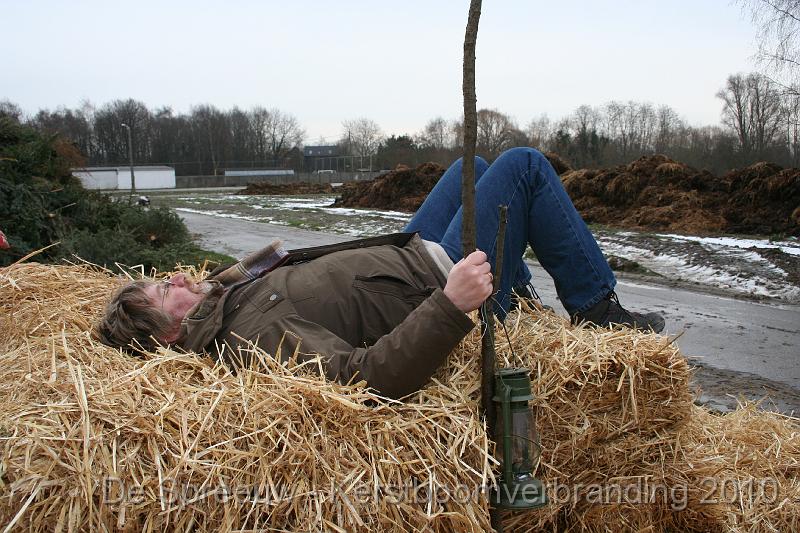 IMG_3308.JPG - maar de reus van Muizen moest eerst de kwaliteit van het stro keuren...