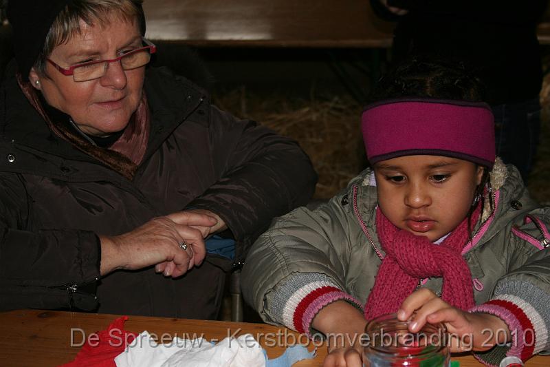 IMG_3310.JPG - ook oma is erg benieuwd