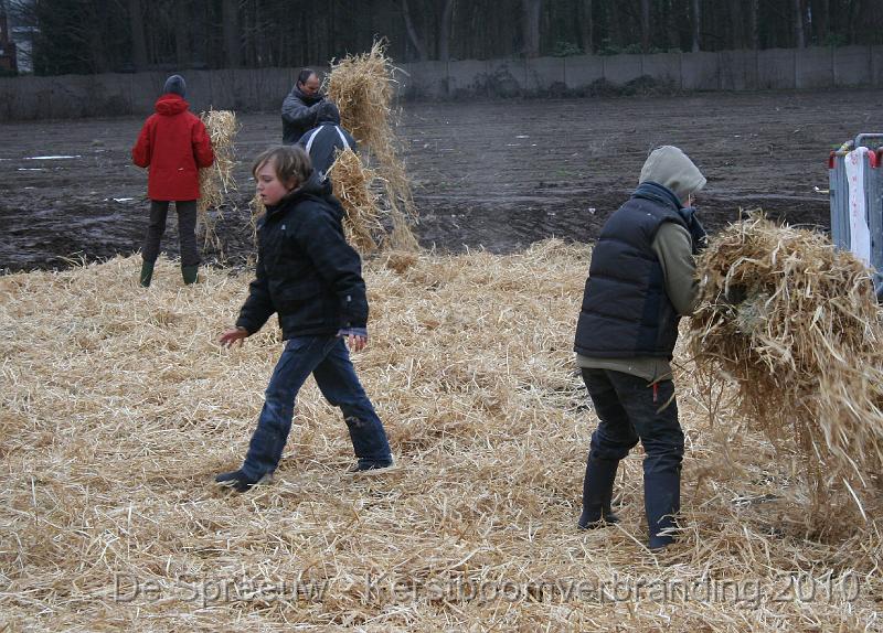 IMG_3319.JPG - vlug nog een volgend hopeke stro halen...