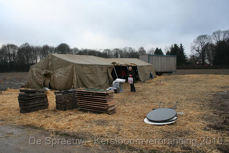 IMG_3584.JPG - de tent wordt leeggemaakt