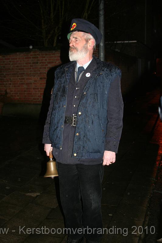 IMG_3341.JPG - Swa, den Belleman of in vroegere jaren den sjampetter ...roept iedereen op om naar de Nekker te gaan...