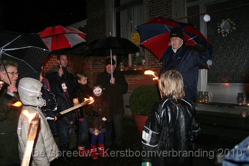 IMG_3345.JPG - Den Bisschop legt verder uit hoe die duivelse nekker de mensen kunnen nekken...