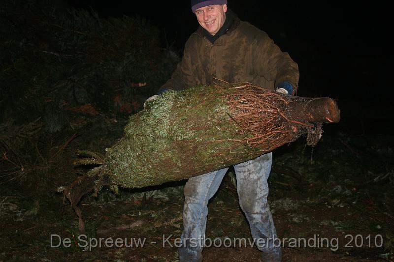 IMG_3421.JPG - ook samengeperste bomen worden opgesmeten