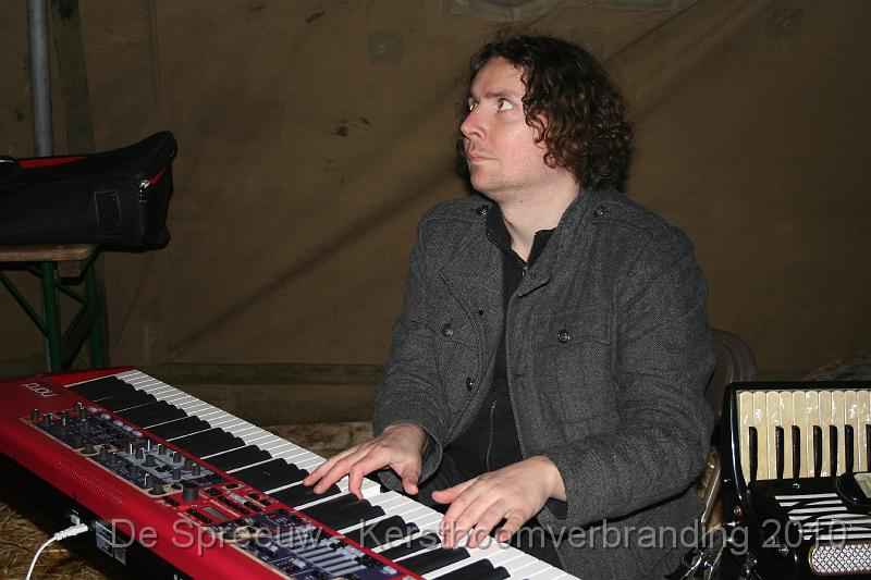 IMG_3448.JPG - Harry, die de muzikale omlijsting verzorgde