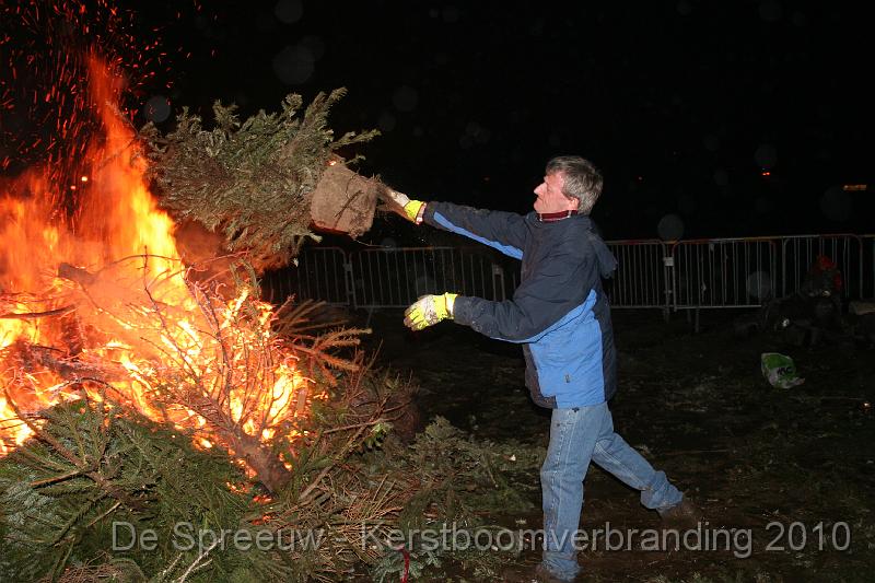 IMG_3480.JPG - ondertussen werkten de bomensmijters naarstig door