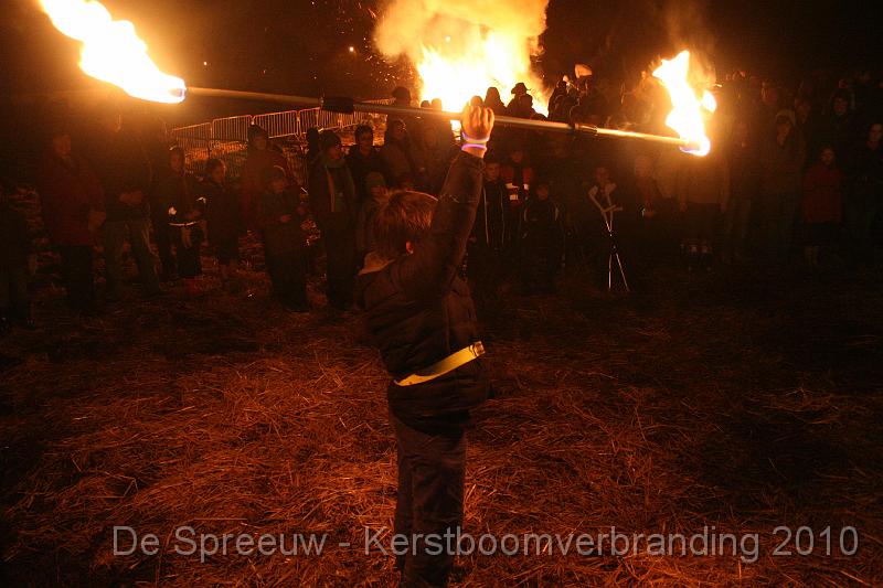 IMG_3508.JPG - een van de toeschouwertjes werd verzocht even mee te doen