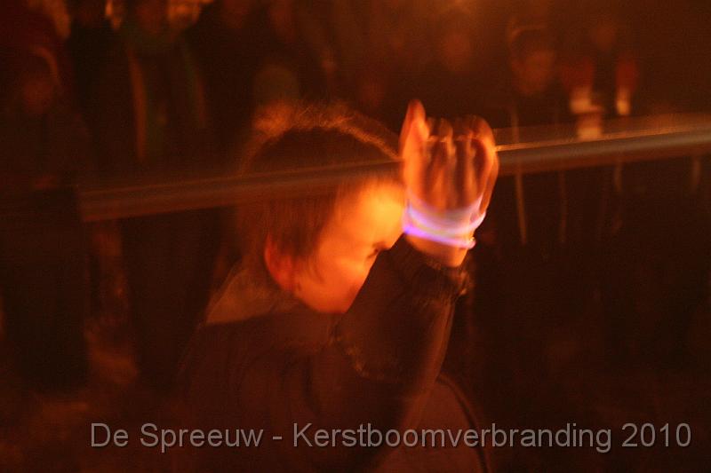 IMG_3509.JPG - hij had tenslotte toch zijn lichtgevend armbandje aan