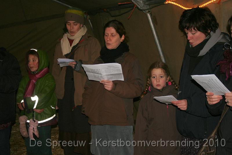 IMG_3554.JPG - als bisnummer, mochten ook de kindjes meezingen