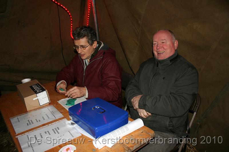 IMG_3557.JPG - er zijn er die werken en er zijn er die ermee lachen