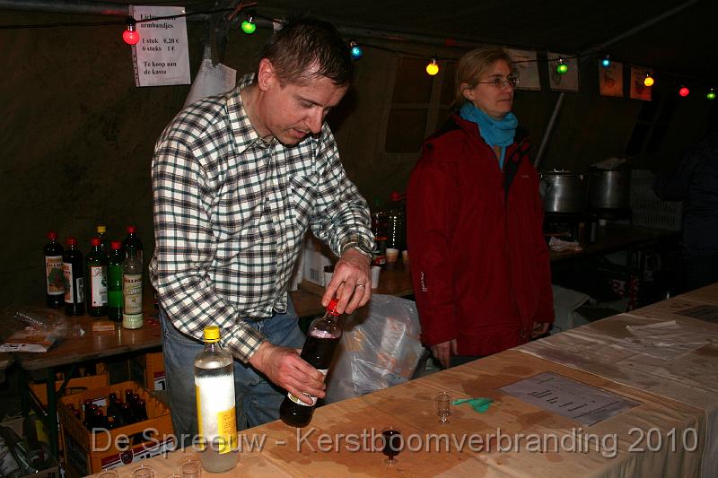 IMG_3558.JPG - da's zo'n klein glazeke...nog gauw wat bij doen.