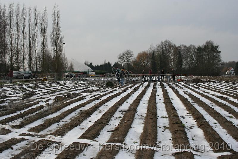 IMG_3232.JPG - 't was niet makkelijk werken met die deining die op het veld stond...