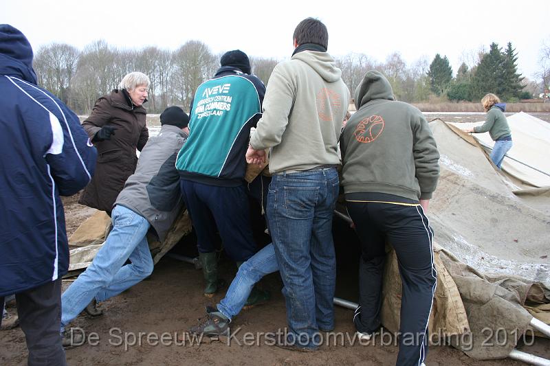 IMG_3240.JPG - huuh....aardbevingske aan het spelen?