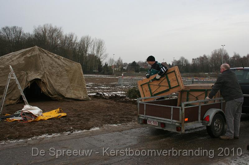 IMG_3255.JPG - ook deze moeten allemaal in de tent gebracht worden