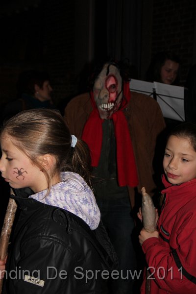 IMG_0273.JPG - en dat was maar goed ook, want ook brave buren kunnen er verdomd trolachtig uitzien