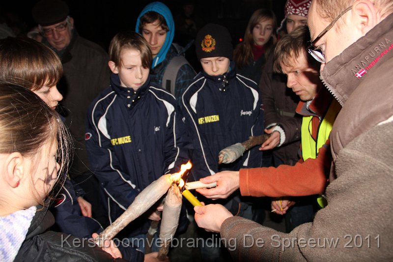 IMG_0291.JPG - beste remedie tegen trollen en duivels is ne flink brandende fakkel