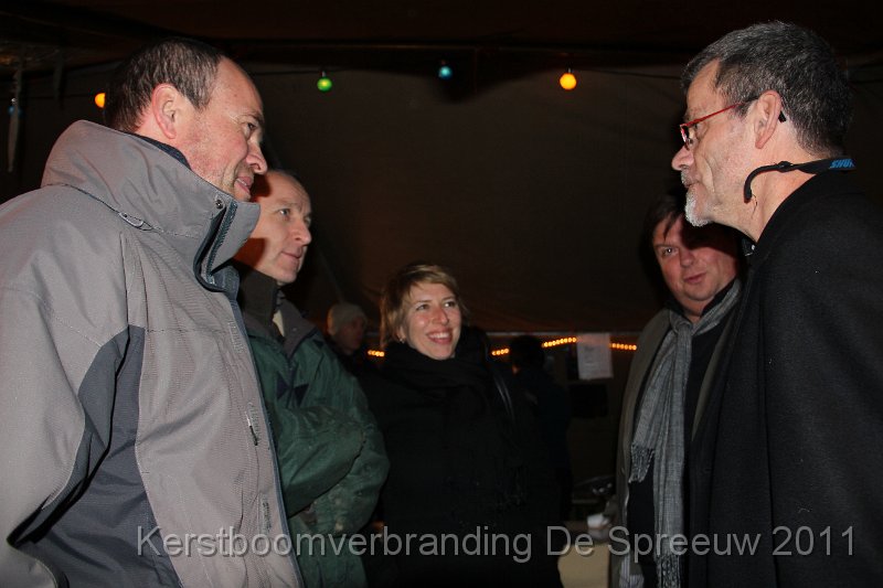 IMG_0317.JPG - naar het schijnt kan de rechtse man ook toveren