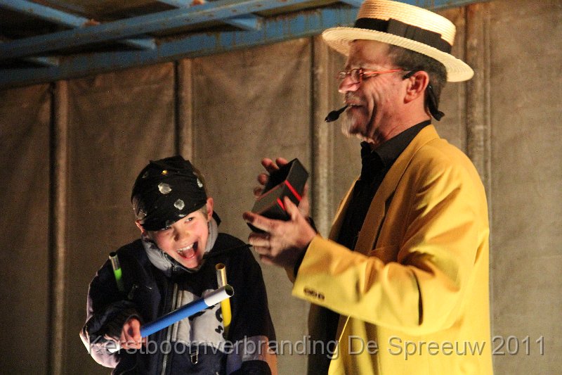 IMG_0378.JPG - met al die toverstokjes zou ik toch zijn jasje moeten kunnen betoveren?