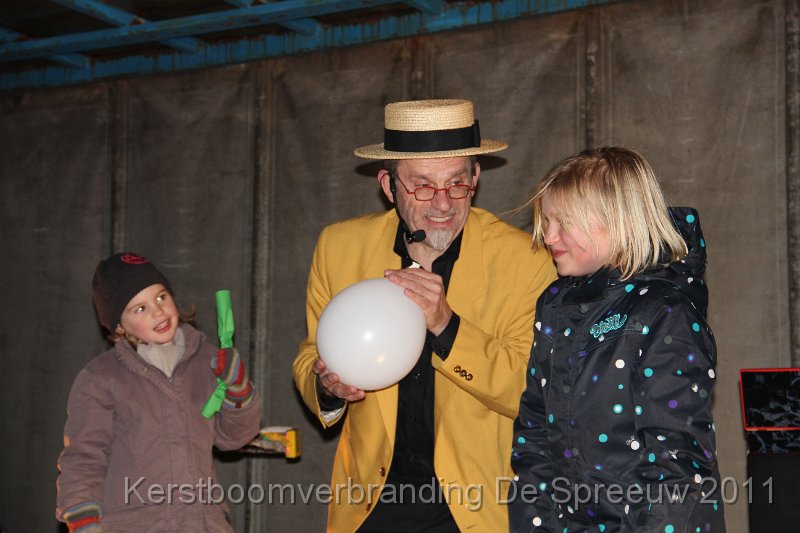 IMG_0389.JPG - en ik beweer dat in deze ballon het blauw gekleurd doekje inzit...