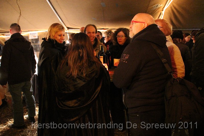 IMG_0409.JPG - gezellig onderonsje van de lieftallige hekjes met hun grootste fans