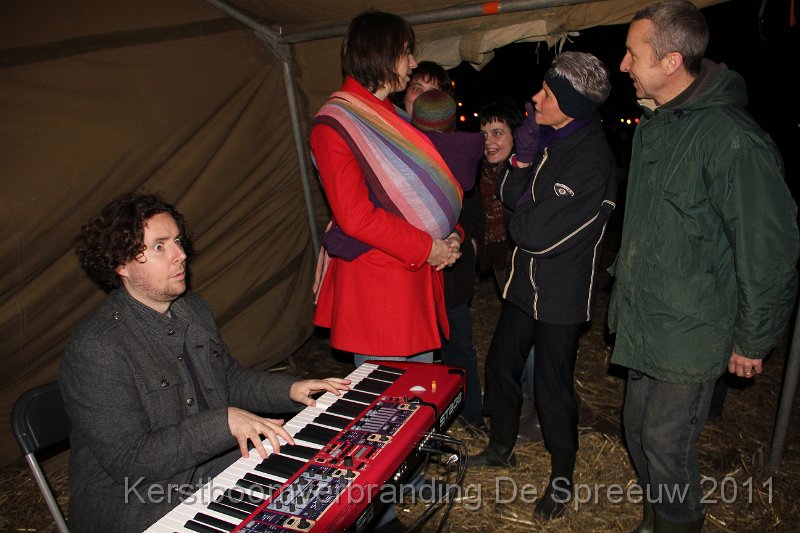 IMG_0414.JPG - maar blijkbaar had de kleine spruit al gauw zijn fans op de hand