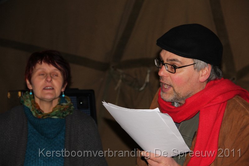 IMG_0434.JPG - hier en daar moest een heerschap iets dieper de stem laten zakken