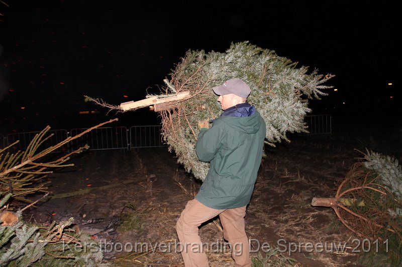 IMG_0441.JPG - ondertussen bleven de boomgooiers hun werk maar doen