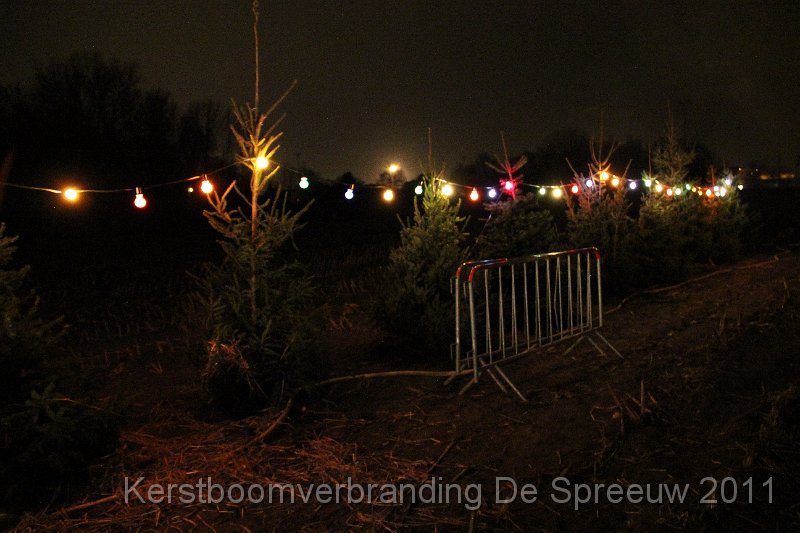 IMG_0443.JPG - sfeervolle sfeerverlichting tot in het centrum van het dorp