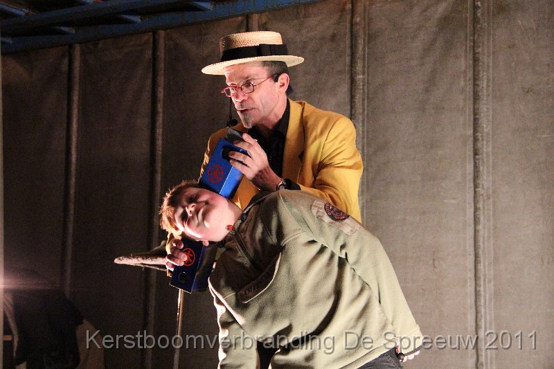 IMG_0455.JPG - den truk met het zagemeel