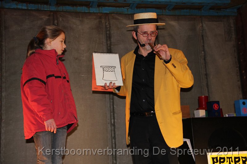 IMG_0463.JPG - toveren met een digitale hoed...