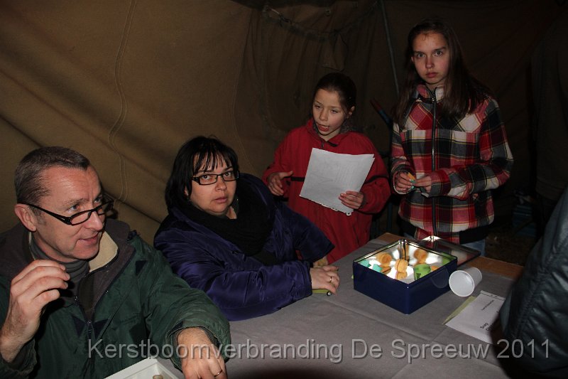 IMG_0473.JPG - maar mama, kijk toch niet zo boos, t'is maar een foto voor op onze website !