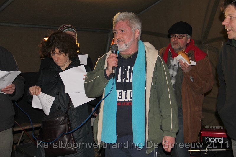 IMG_0479.JPG - de voorzitter met een dankwoord aan o zovele medewerkers